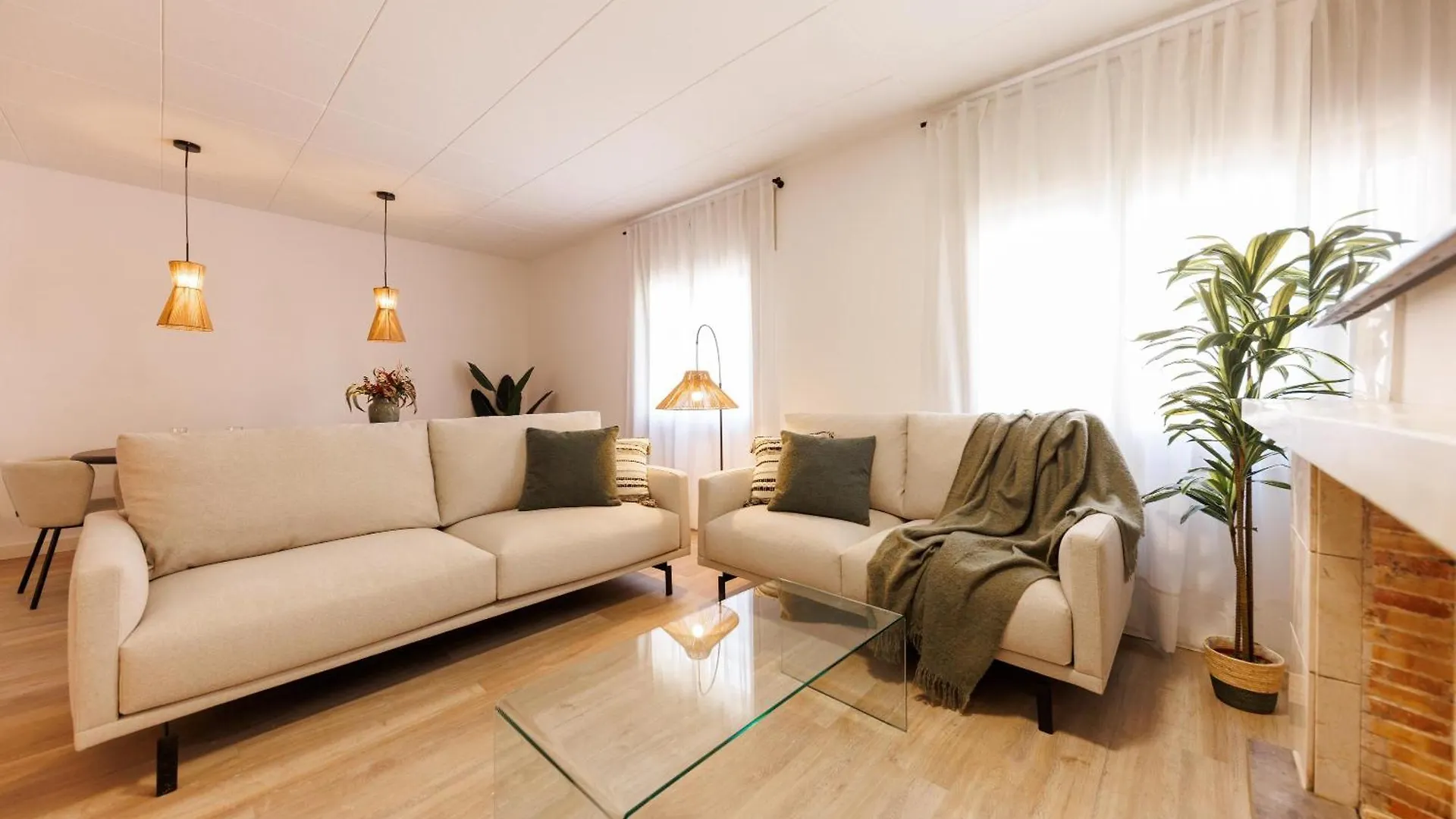 Bravissimo Maragall, Very Spacious And Central Girona Apartment