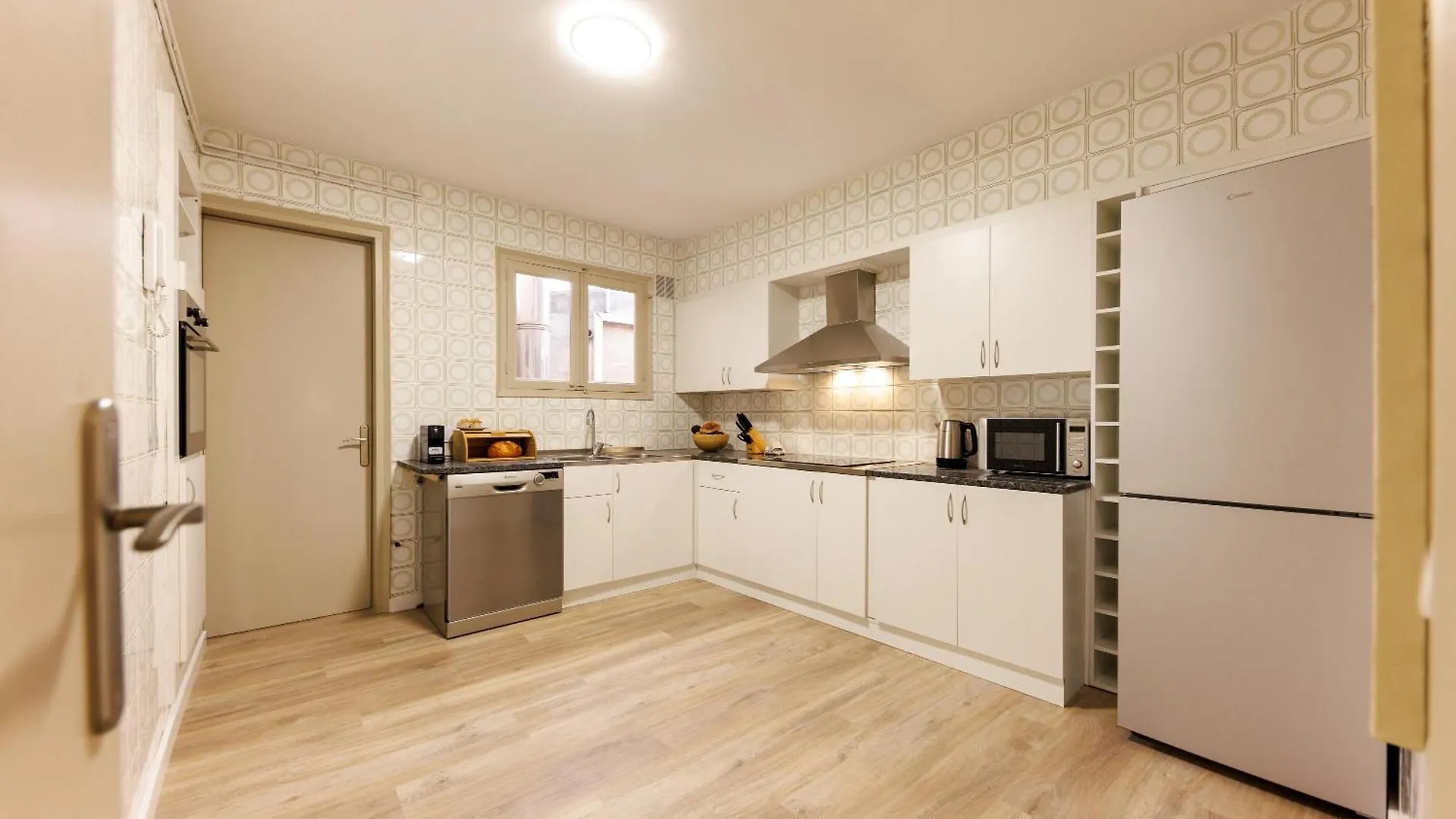 Apartment Bravissimo Maragall, Very Spacious And Central Girona Spain