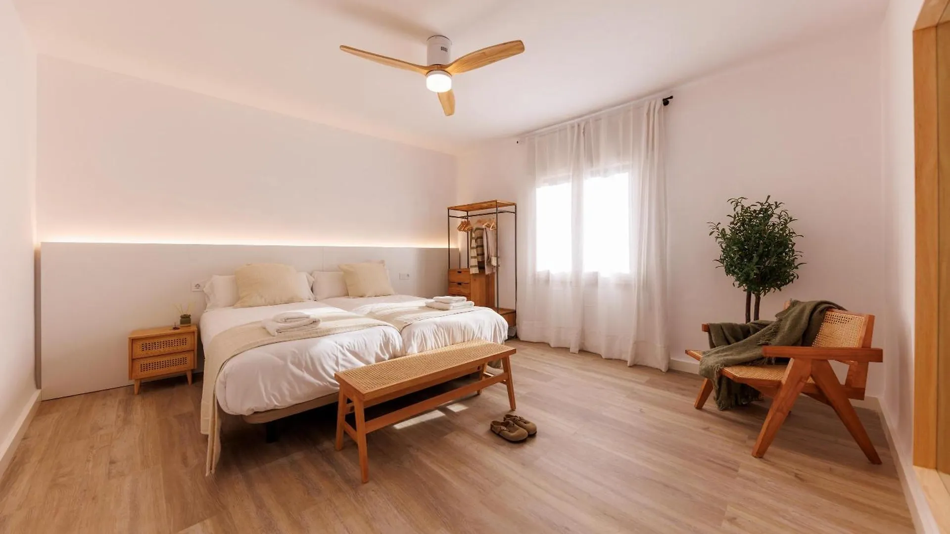 Bravissimo Maragall, Very Spacious And Central Girona Apartment