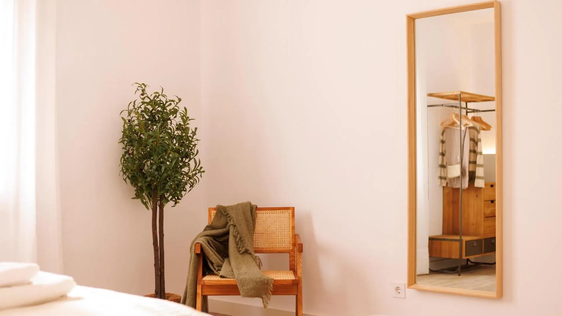 Bravissimo Maragall, Very Spacious And Central Girona Apartment