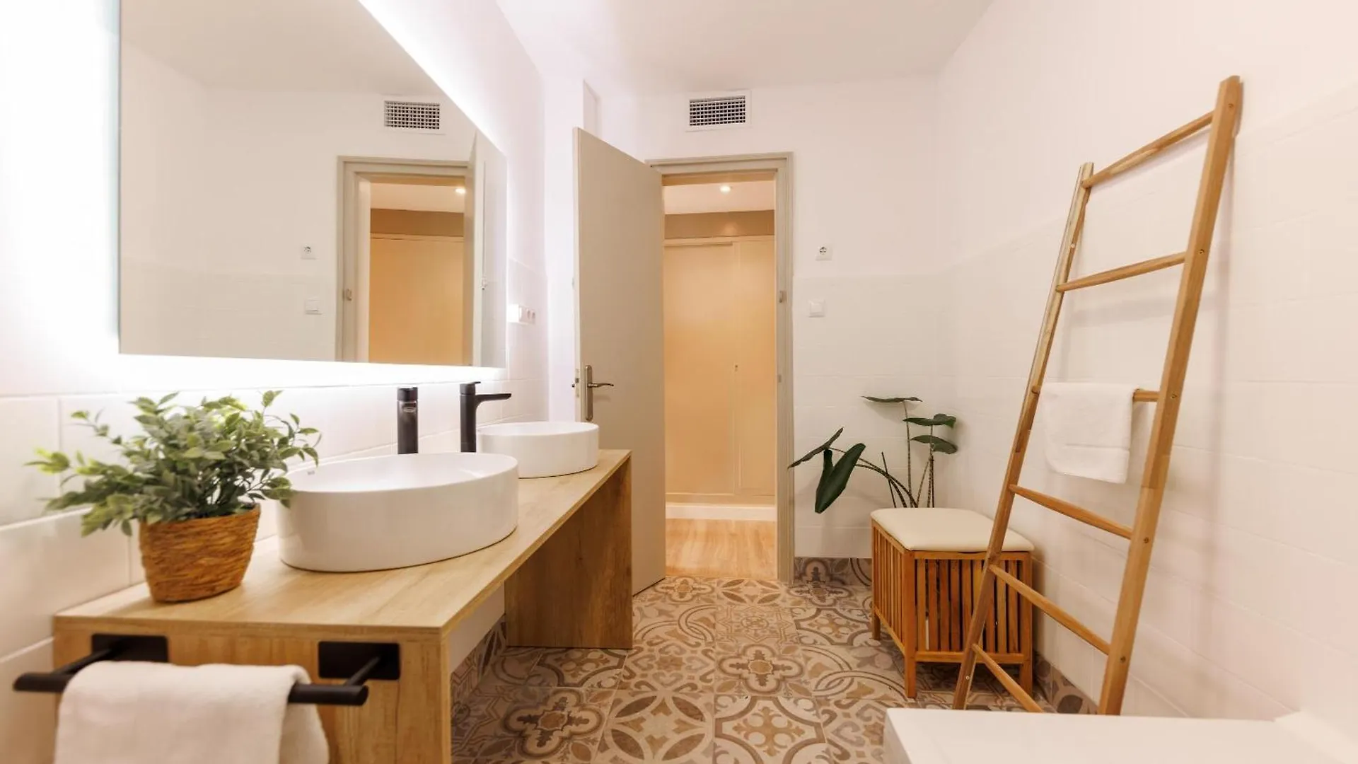 Apartment Bravissimo Maragall, Very Spacious And Central Girona